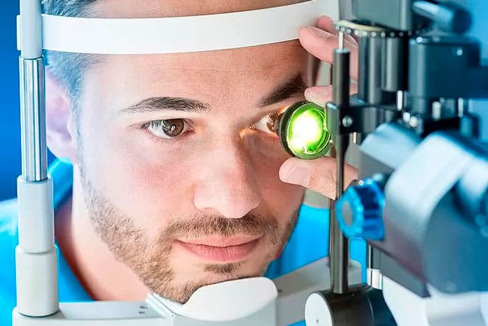 El-mejor-retinólogo-en-Perú